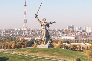 Mamajevova mohyla u Volgogradu je monument, ze kterého mrazí - Médium.cz
